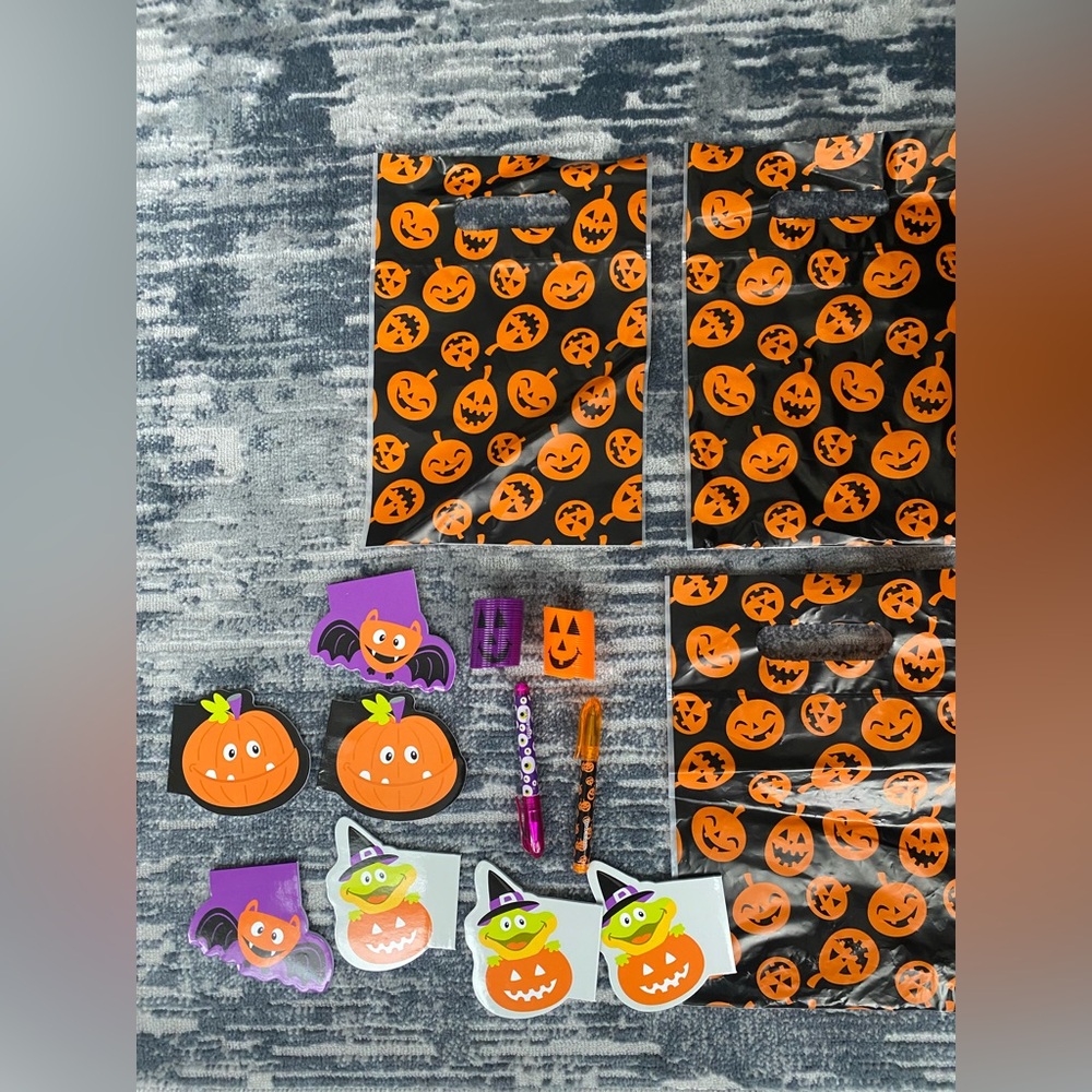 Everyday is Halloween: Treat Bags & mini Pumpkin notebooks & webs w/ spiders